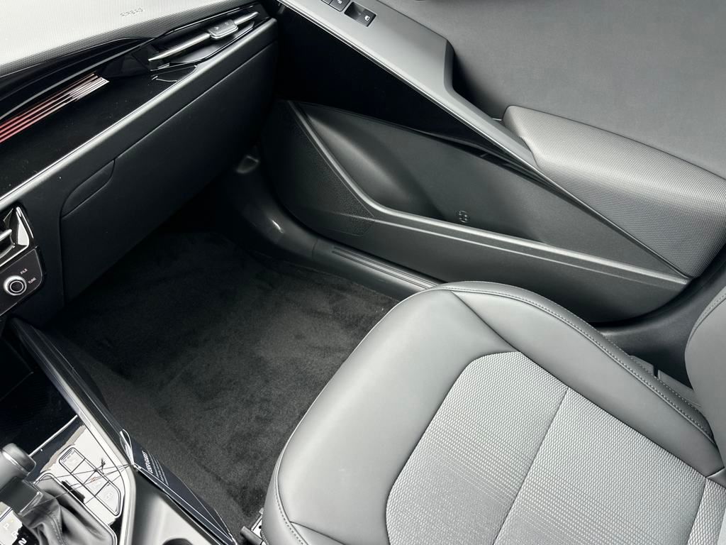 Vehicle image 34 of 35