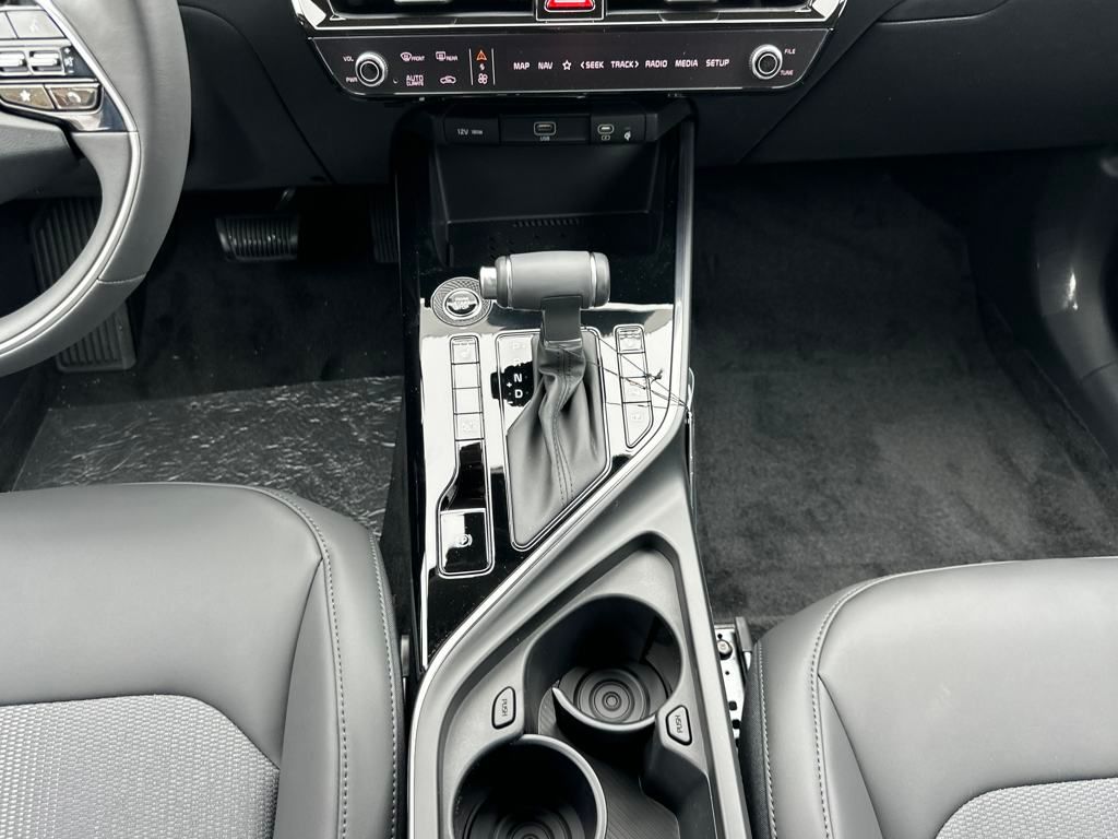 Vehicle image 33 of 35