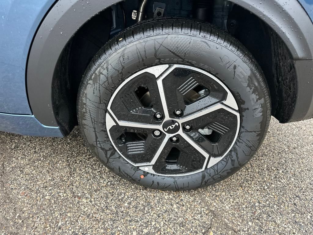 Vehicle image 32 of 35