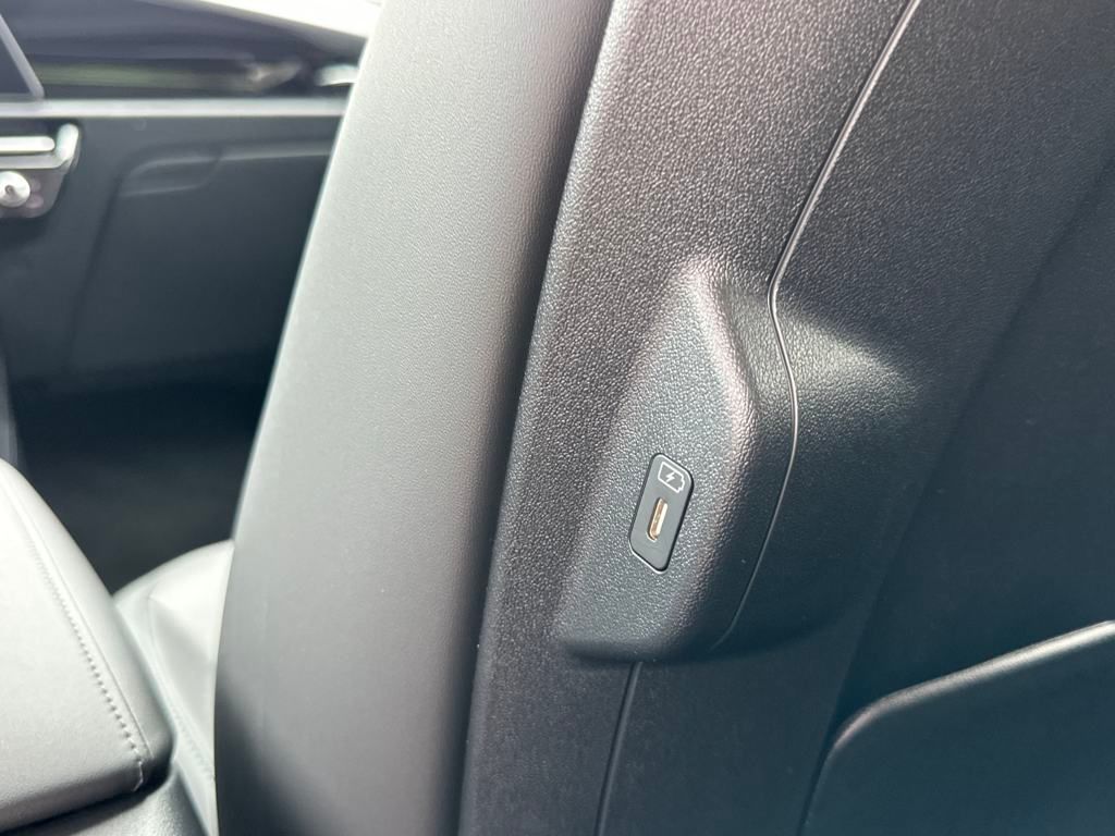 Vehicle image 15 of 35