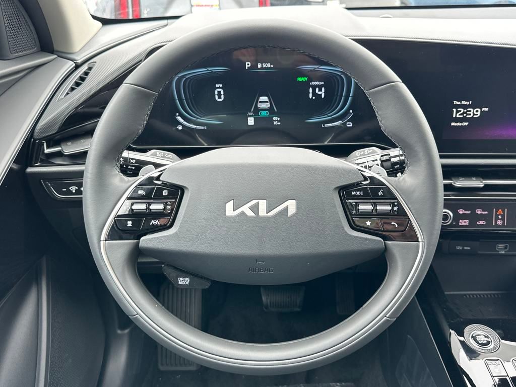 Vehicle image 17 of 35