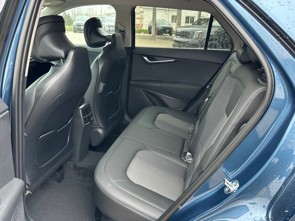 Vehicle image 13 of 35