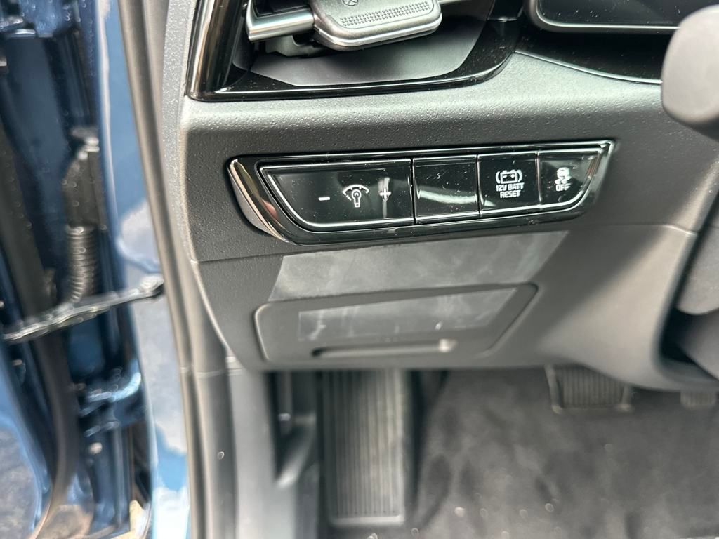 Vehicle image 12 of 35