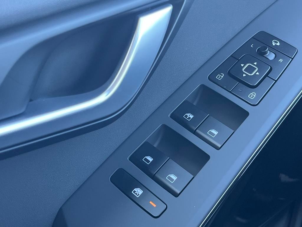 Vehicle image 18 of 35