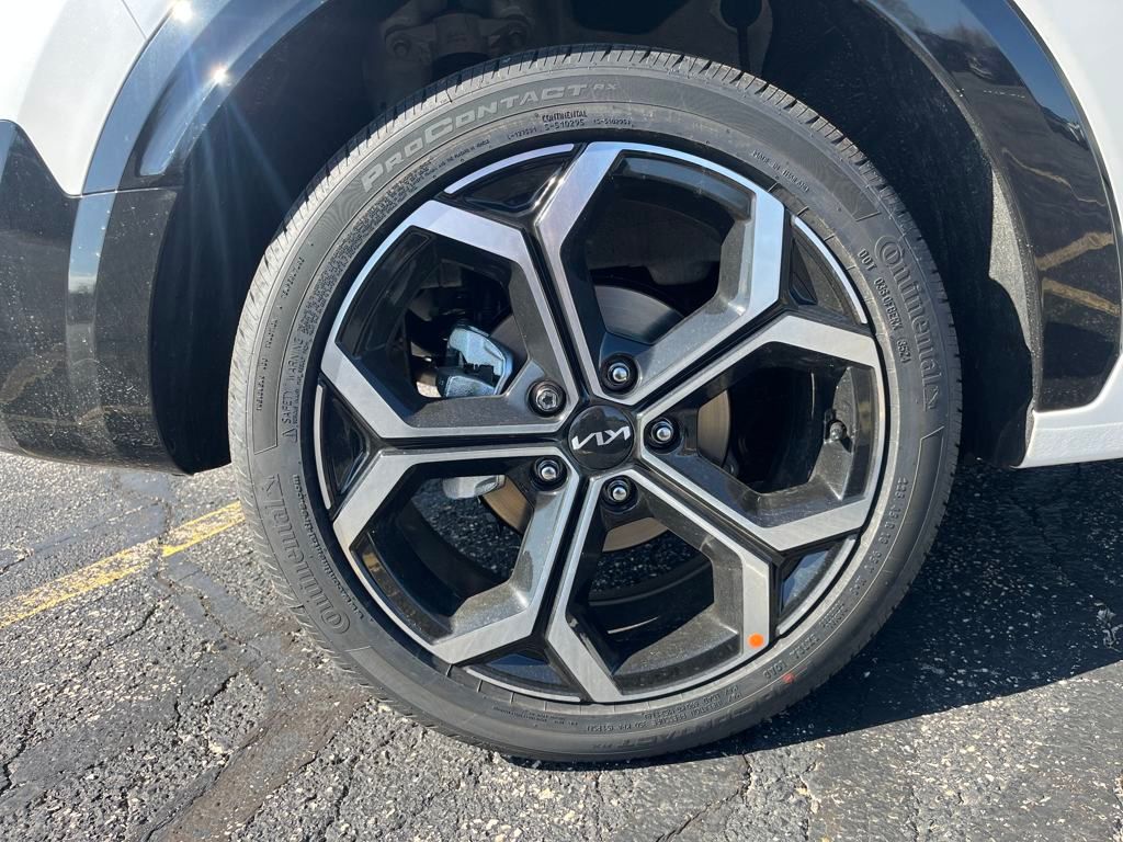 Vehicle image 11 of 35