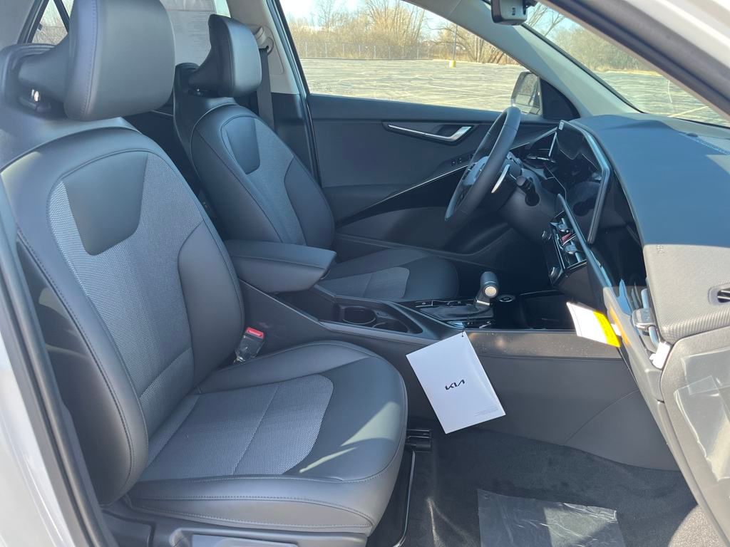 Vehicle image 15 of 35