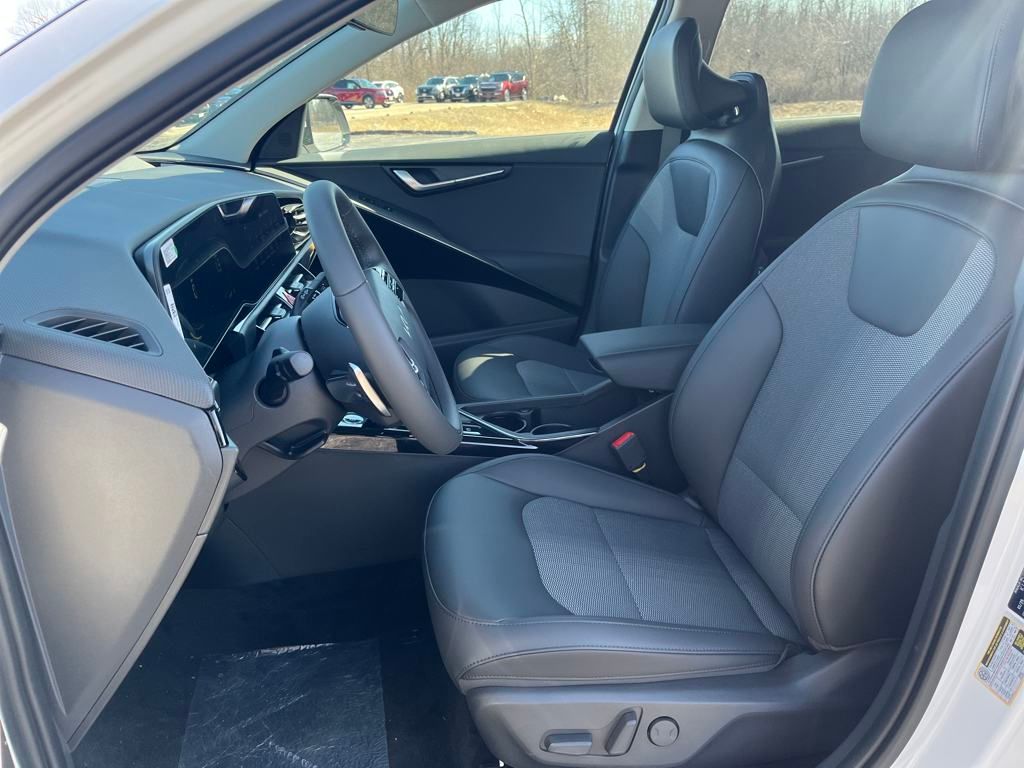 Vehicle image 13 of 35