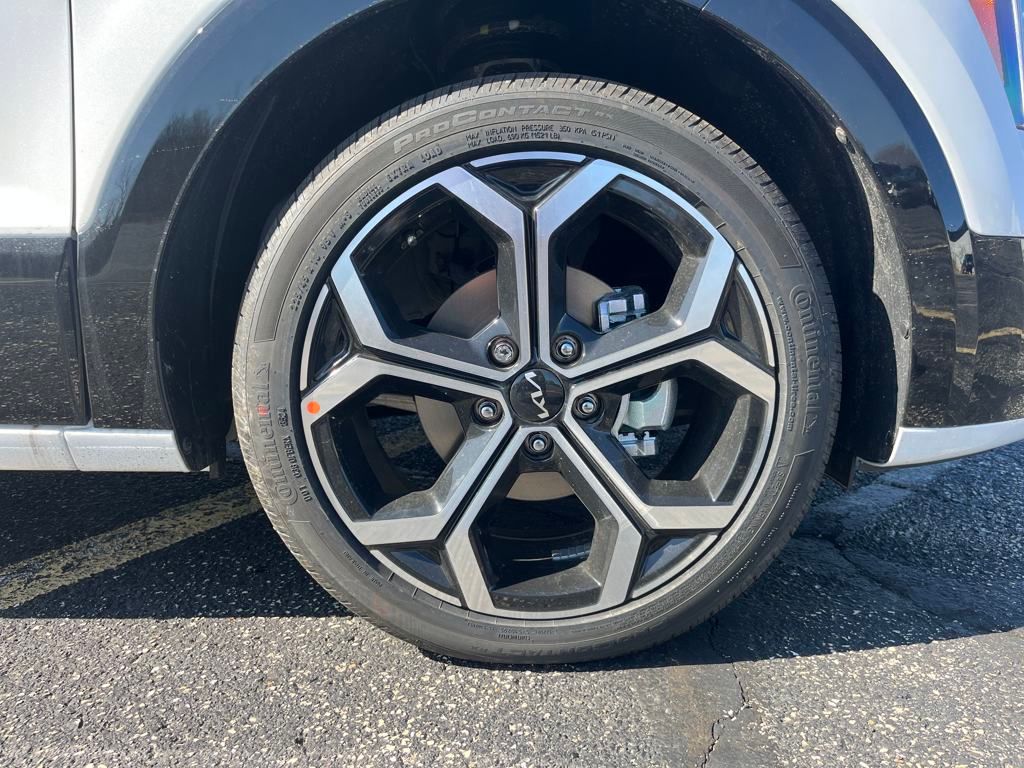 Vehicle image 12 of 35