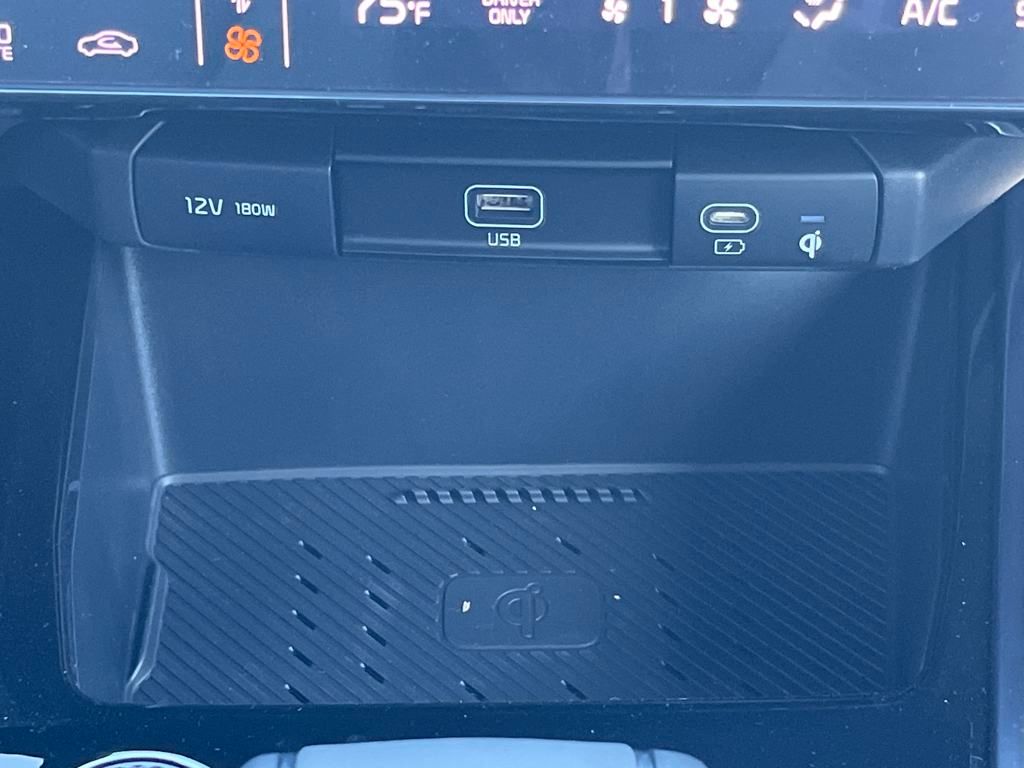 Vehicle image 27 of 35