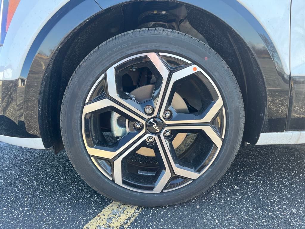 Vehicle image 9 of 35