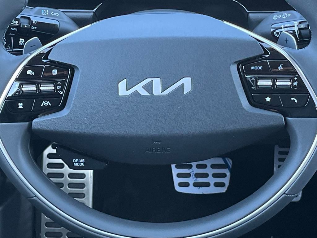 Vehicle image 21 of 35