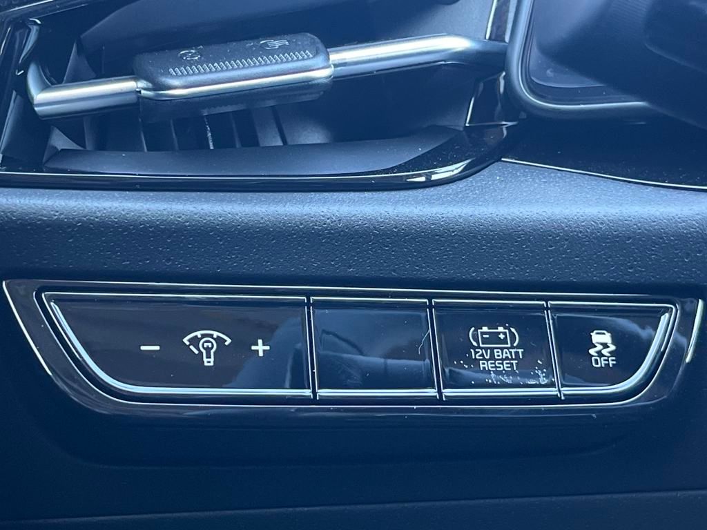 Vehicle image 19 of 35