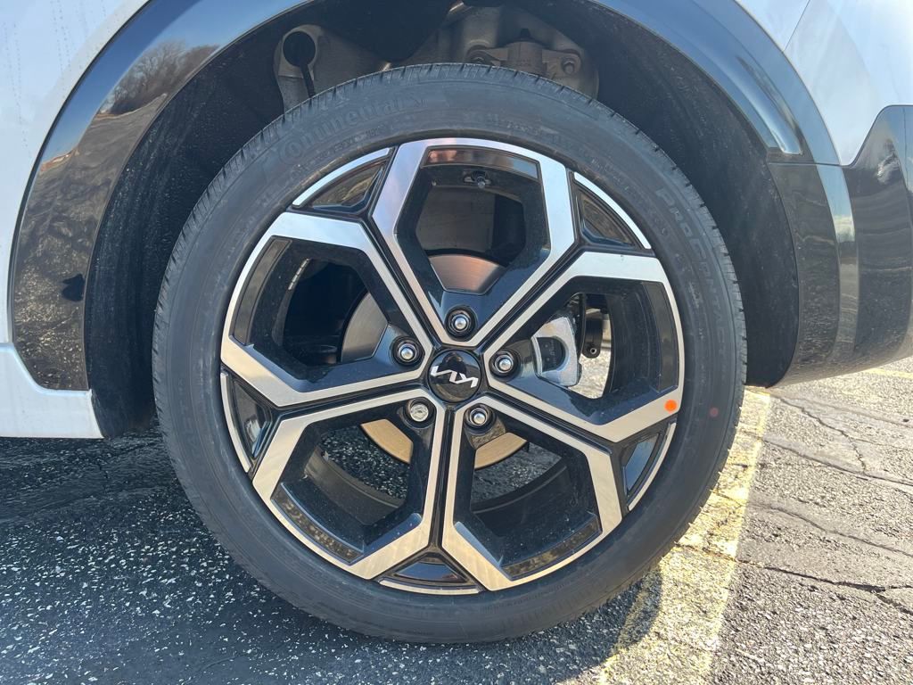 Vehicle image 10 of 35
