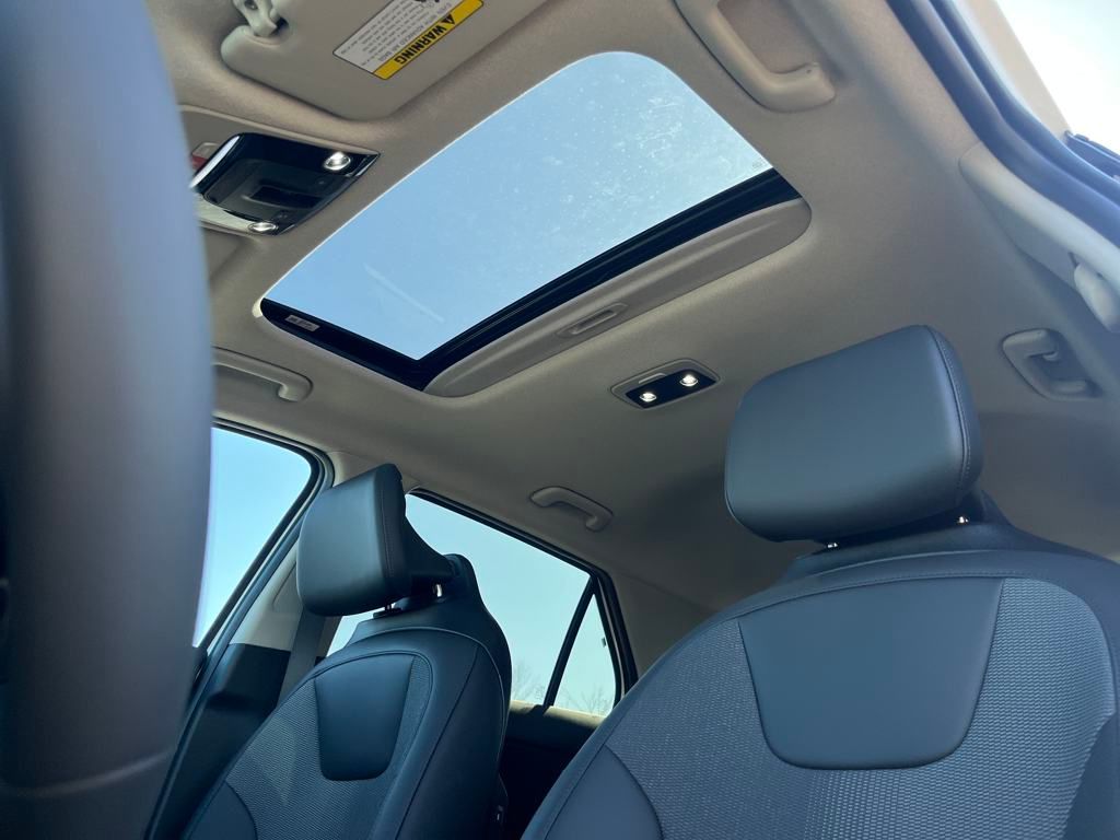 Vehicle image 33 of 35