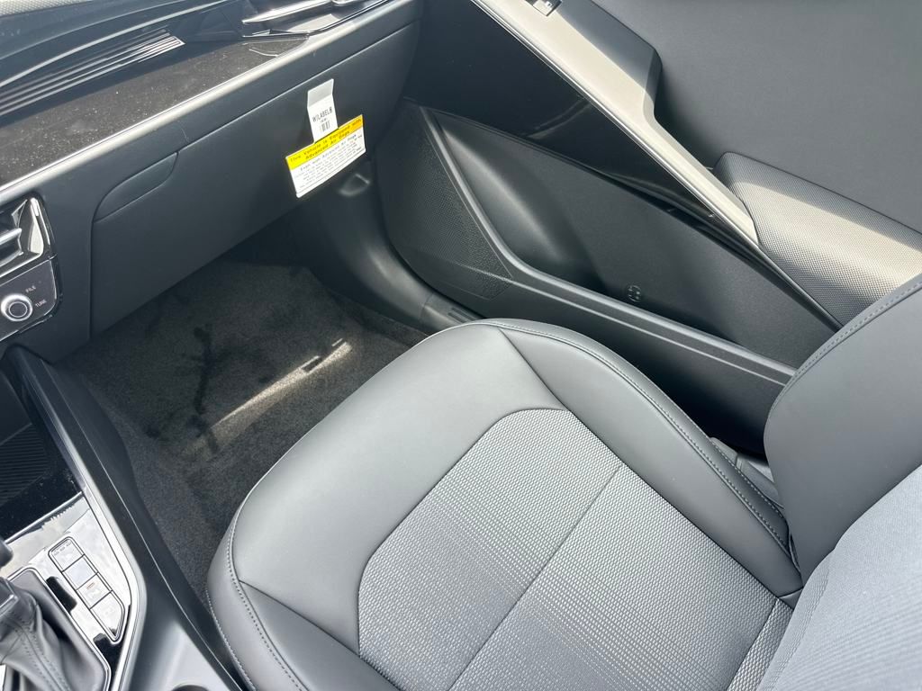 Vehicle image 31 of 43