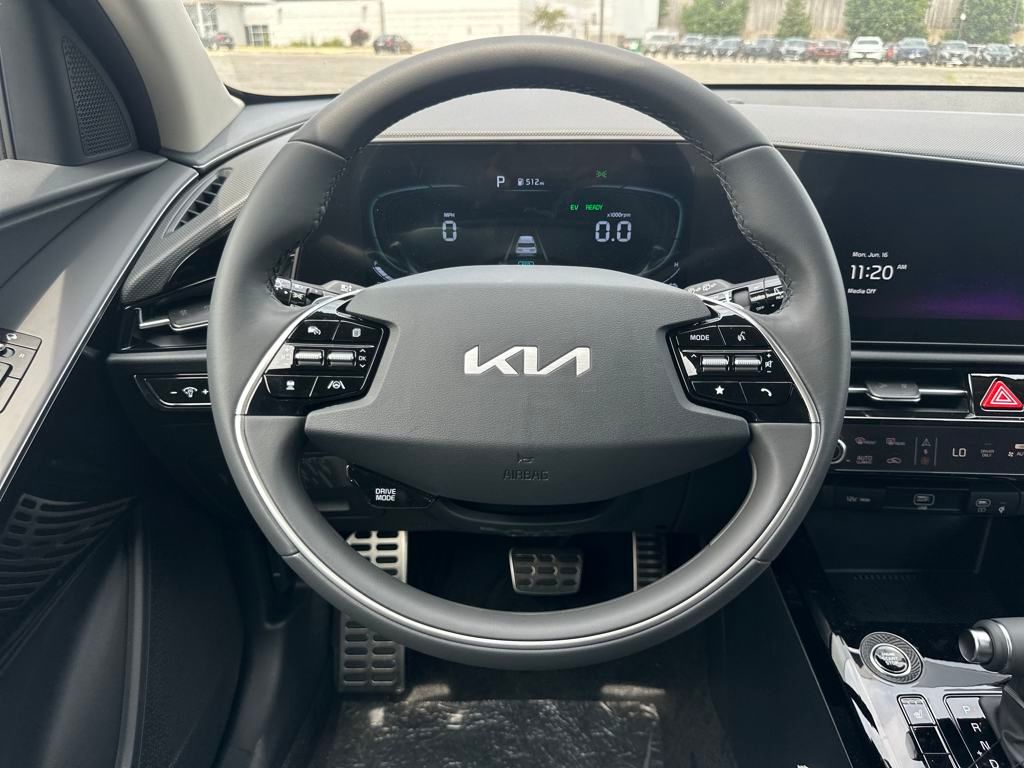 Vehicle image 17 of 43