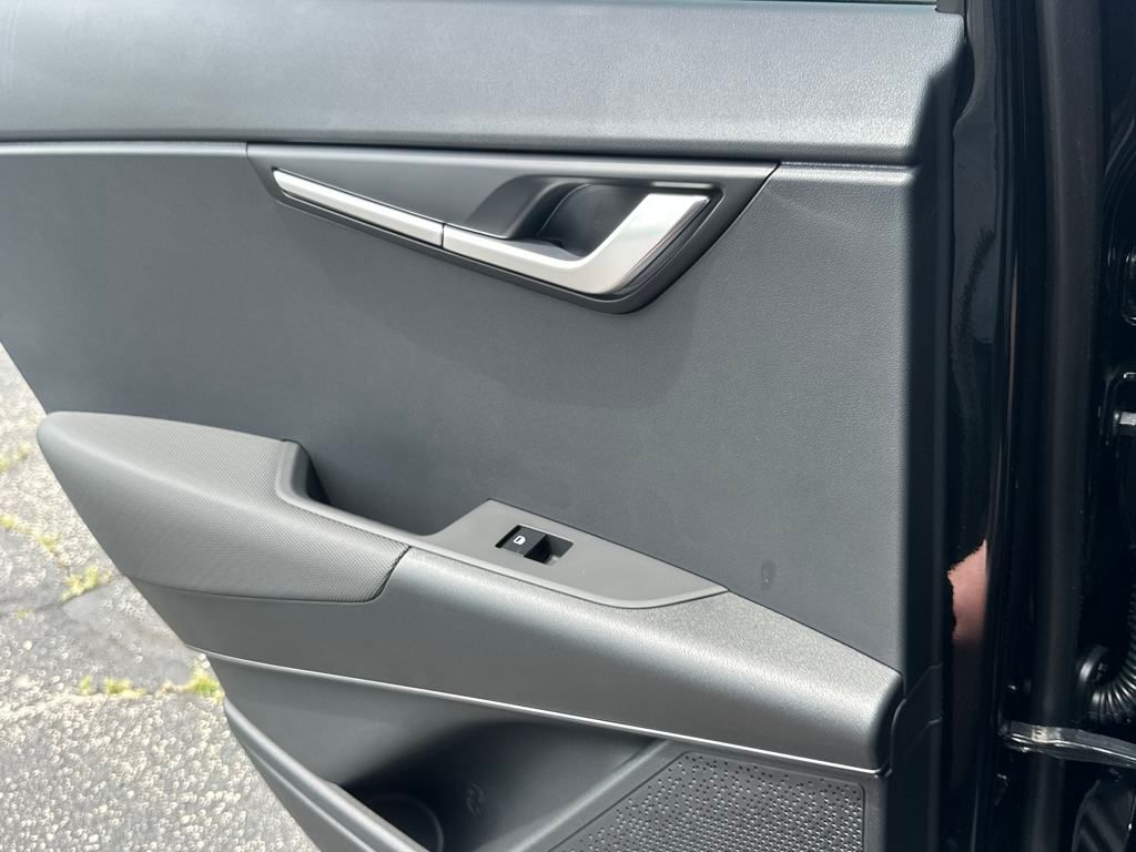 Vehicle image 23 of 43