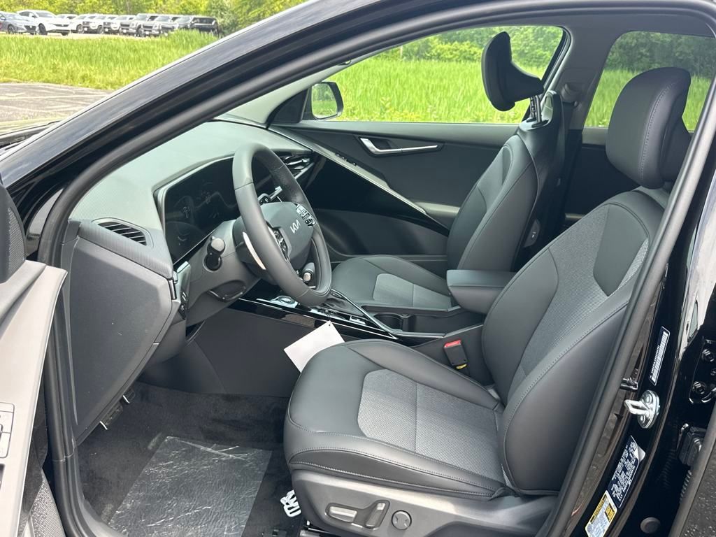Vehicle image 14 of 43