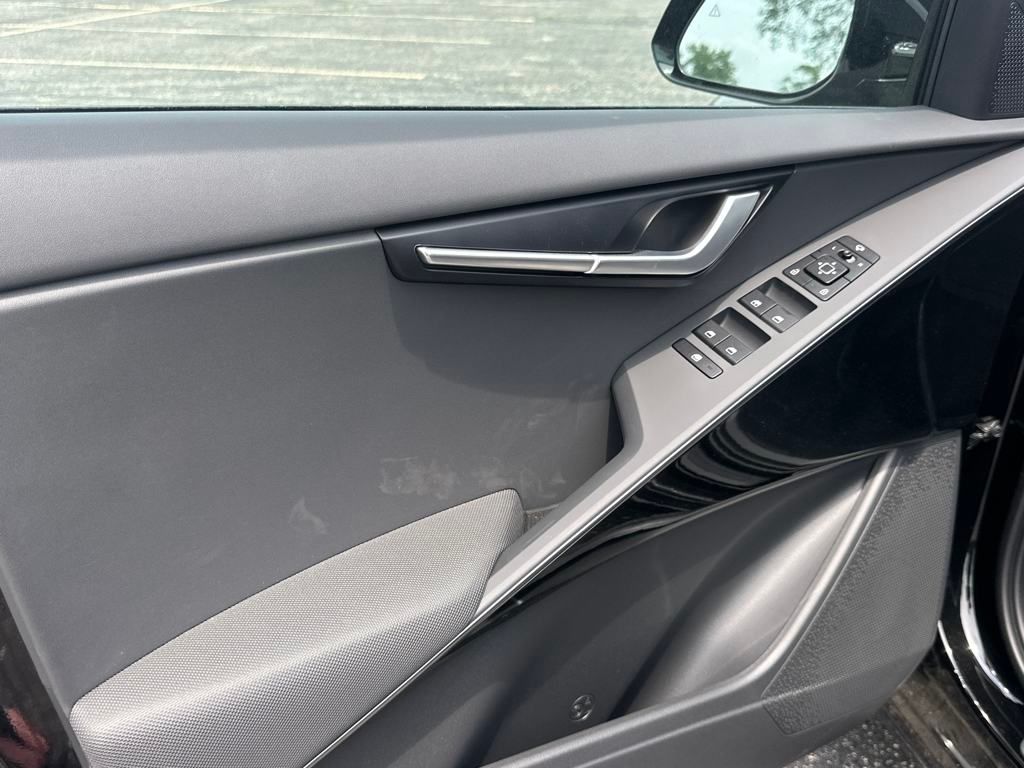 Vehicle image 24 of 43