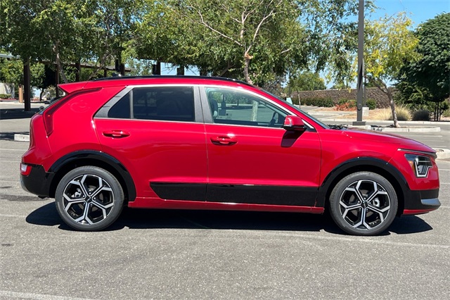 2025 Kia Niro EX Touring Image 5 of 37