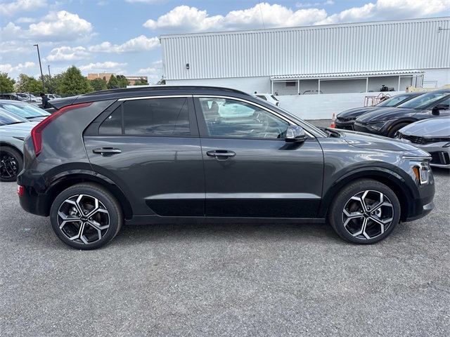 2025 Kia Niro EX Touring Image 4 of 33