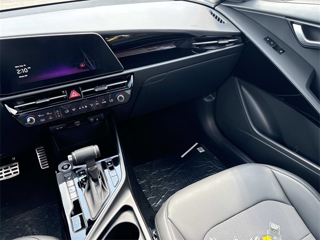 2025 Kia Niro EX Touring Image 17 of 33