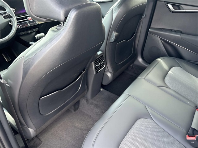 2025 Kia Niro EX Touring Image 12 of 33