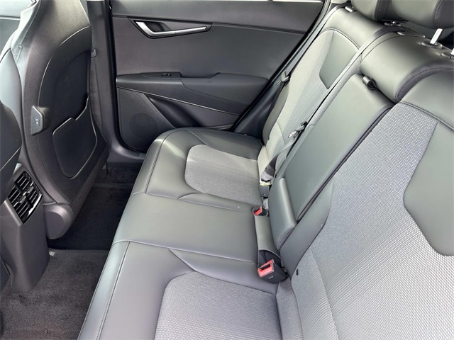 2025 Kia Niro EX Touring Image 11 of 33