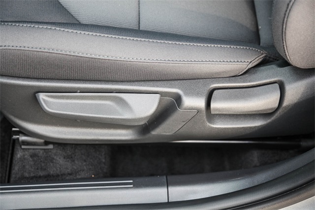 Vehicle image 21 of 25