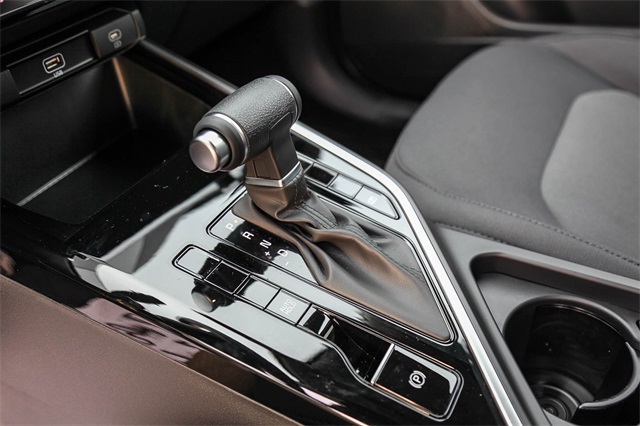 Vehicle image 18 of 25