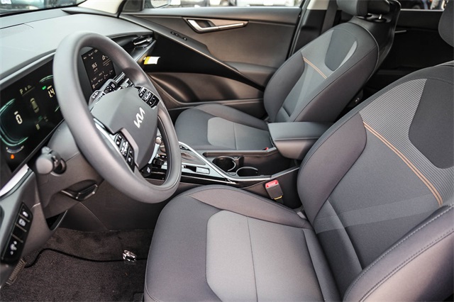 Vehicle image 16 of 25