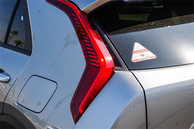 Vehicle image 10 of 25
