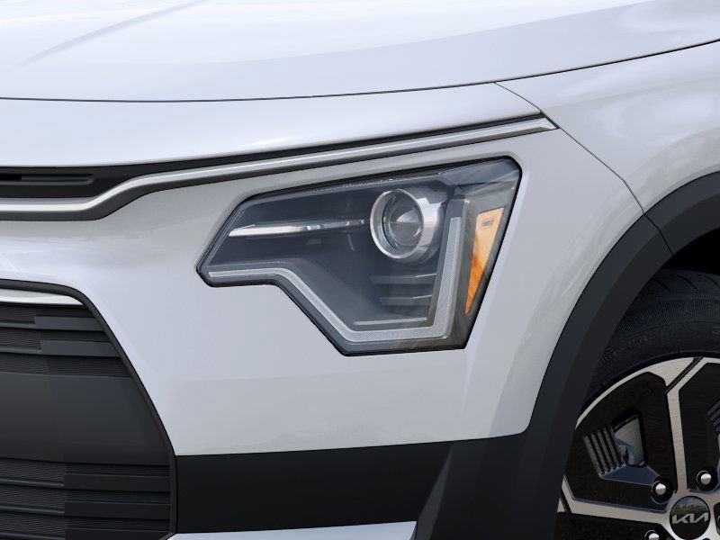 Vehicle image 11 of 27
