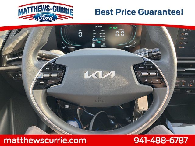 Vehicle image 4 of 8