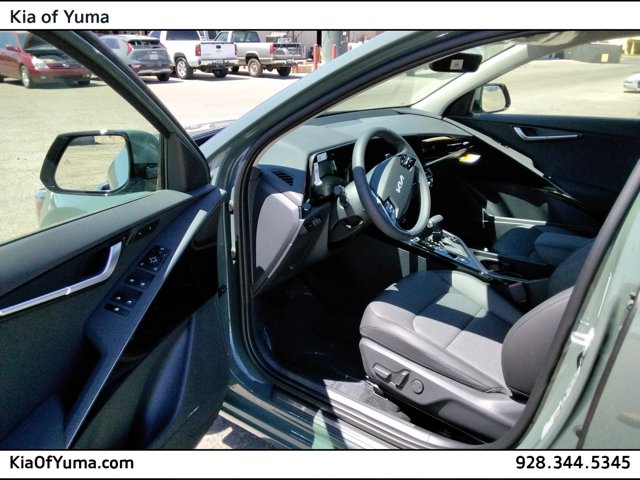 Vehicle image 5 of 6