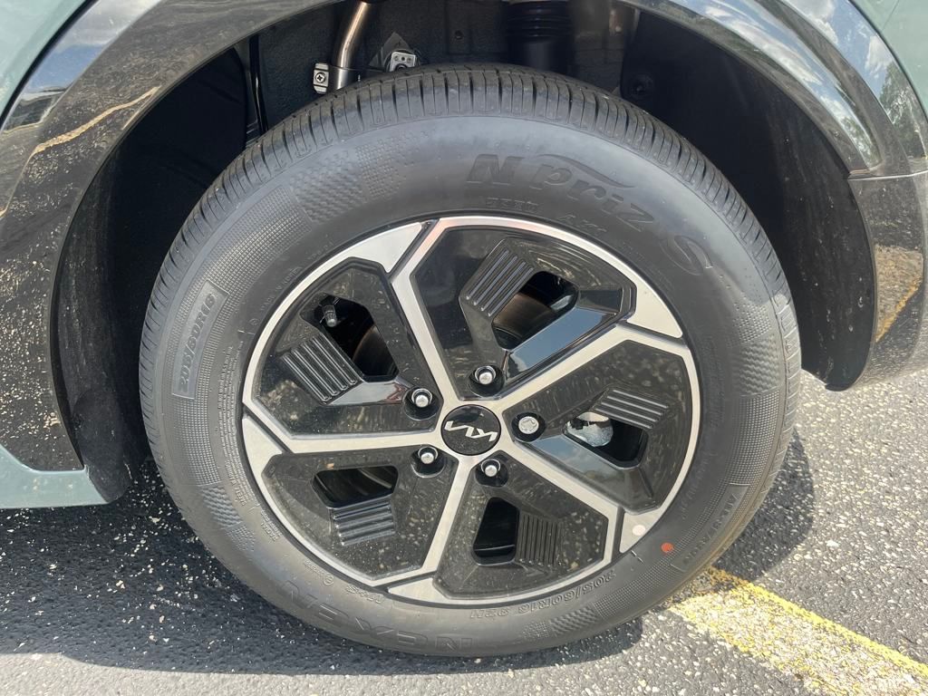 Vehicle image 11 of 39
