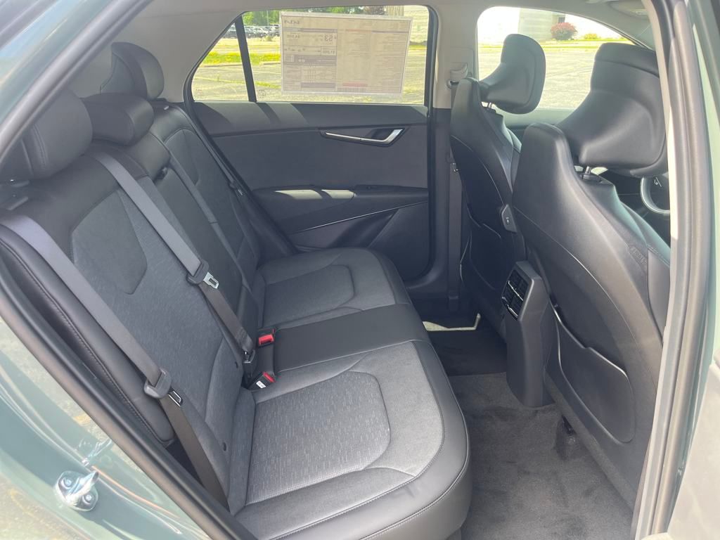 Vehicle image 17 of 39