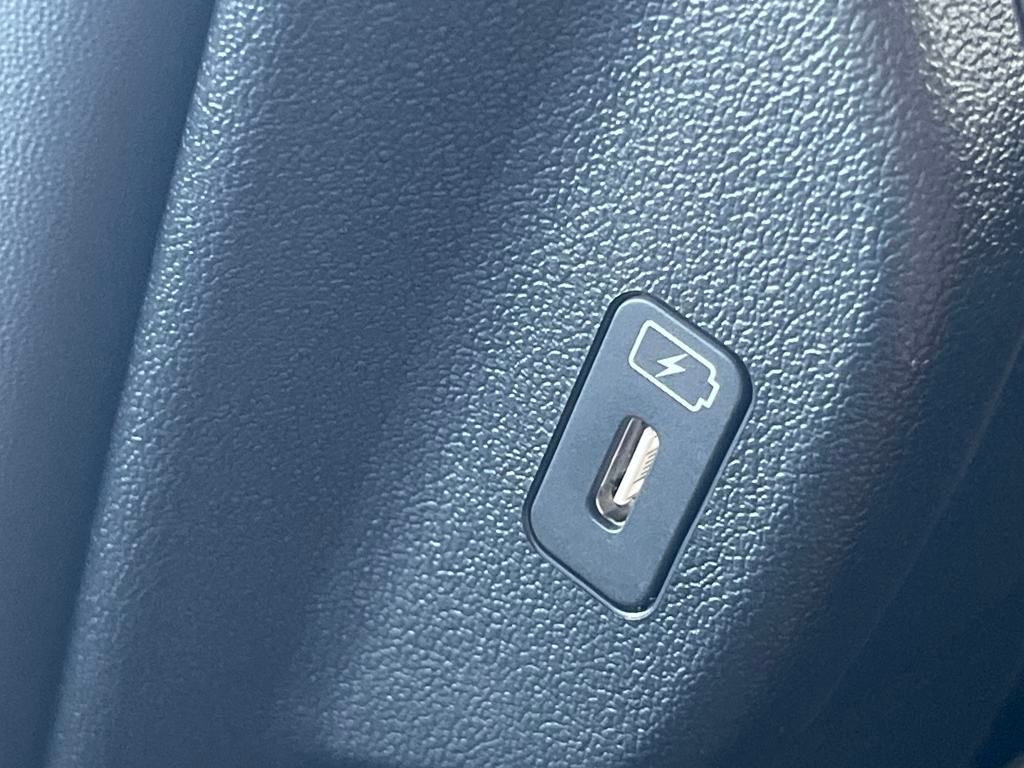 Vehicle image 33 of 39