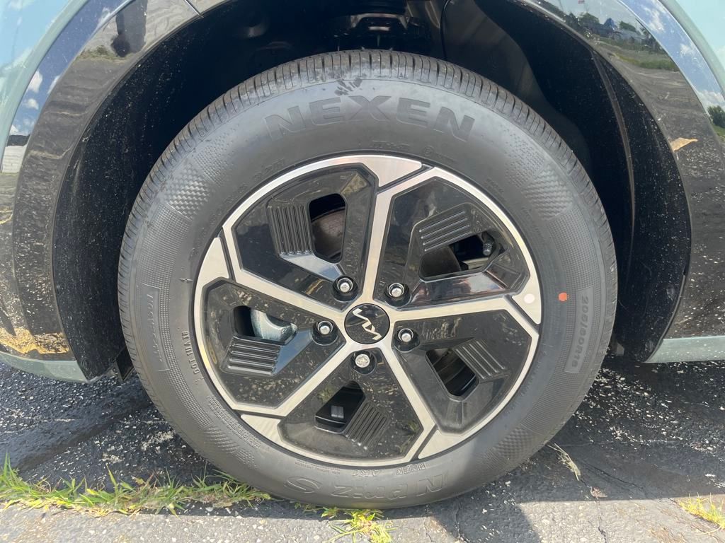 Vehicle image 10 of 39