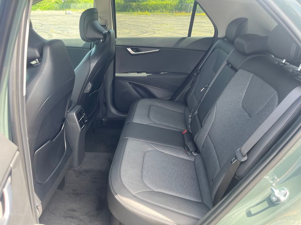 Vehicle image 16 of 39