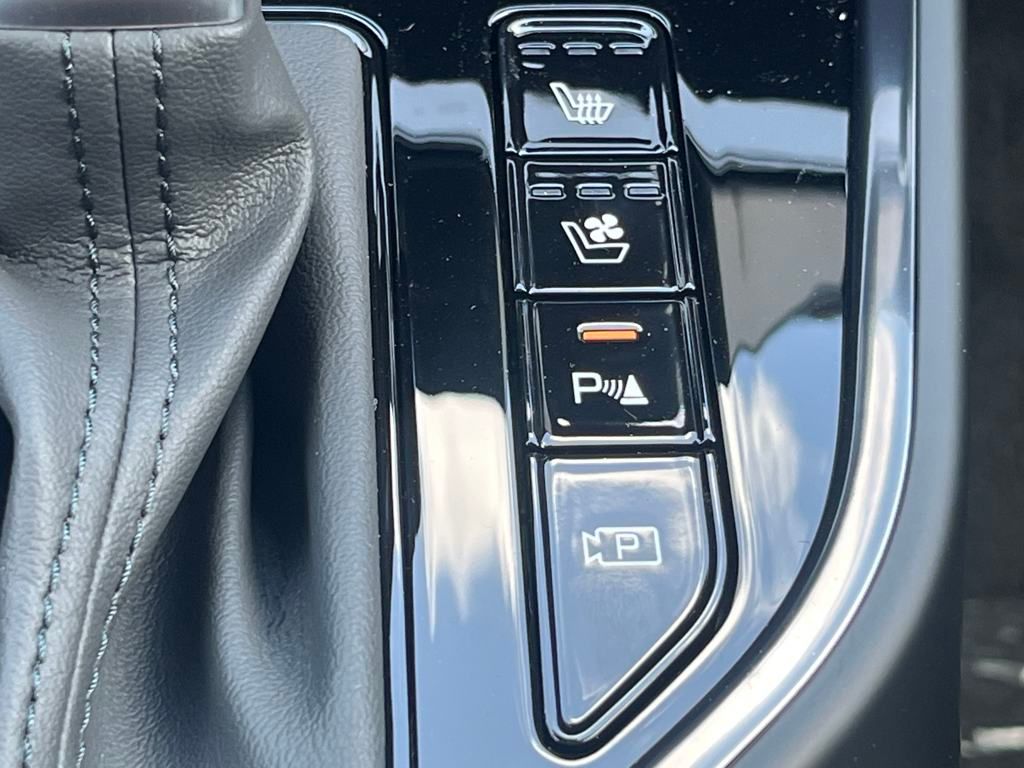 Vehicle image 32 of 39