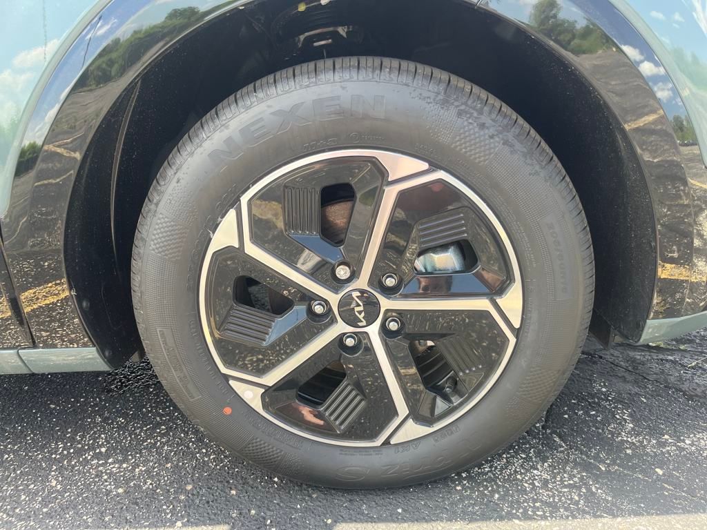Vehicle image 9 of 39