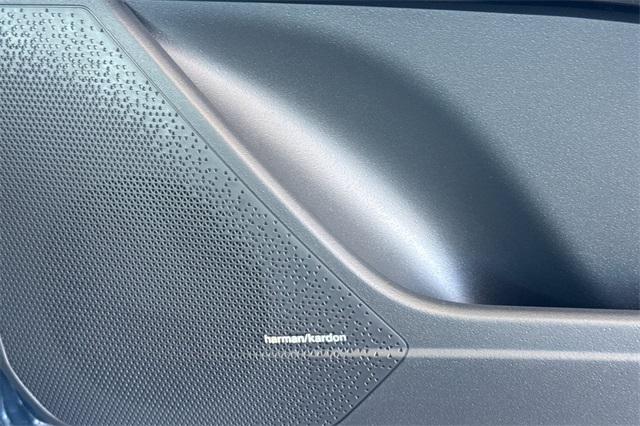 2025 Kia Niro SX Image 30 of 38