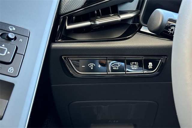 2025 Kia Niro SX Image 34 of 38