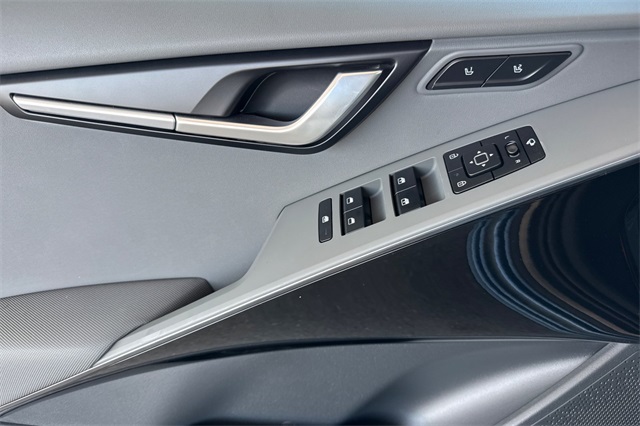 2025 Kia Niro SX Image 25 of 38