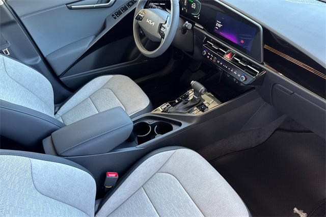2025 Kia Niro SX Image 24 of 38