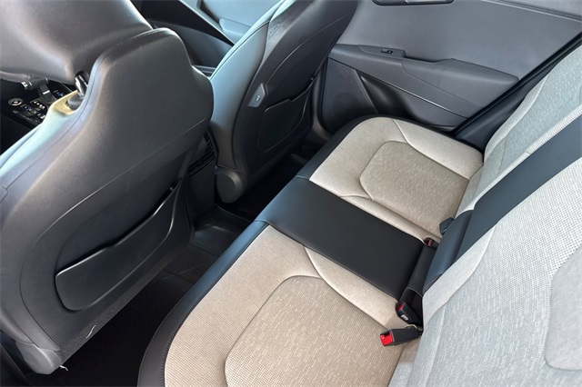 2025 Kia Niro SX Image 13 of 38