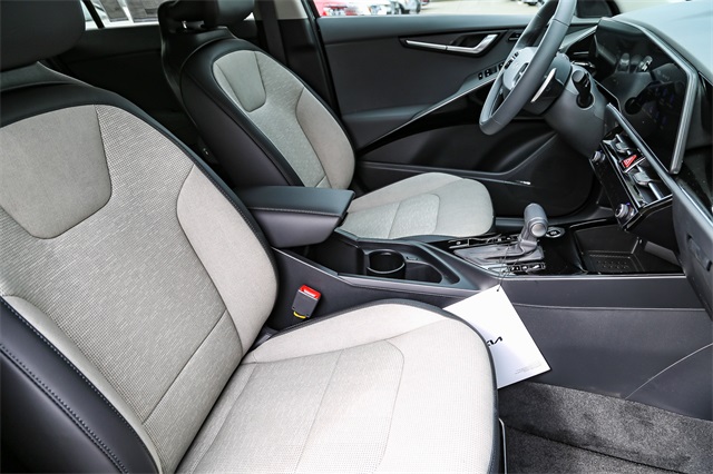 Vehicle image 15 of 25