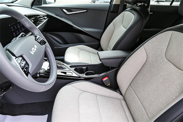 Vehicle image 16 of 25