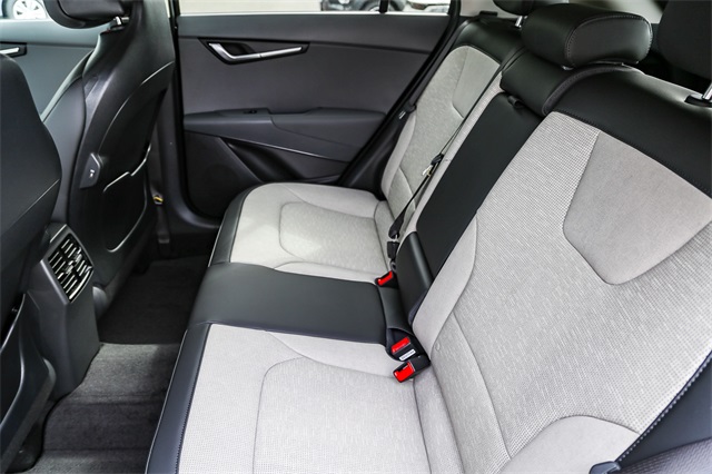 Vehicle image 17 of 25